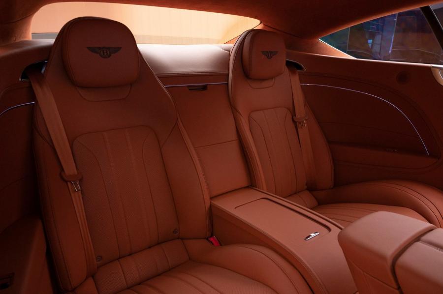 Интерьер Bentley Continental GT 2020 года  (UAE) (фото 10 из 10)